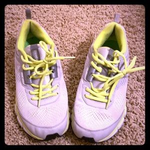 Womens Size 8.5 Reebok Running Shoes